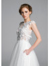 3D Flower Appliques Tulle V Back Wedding Dress With Pockets